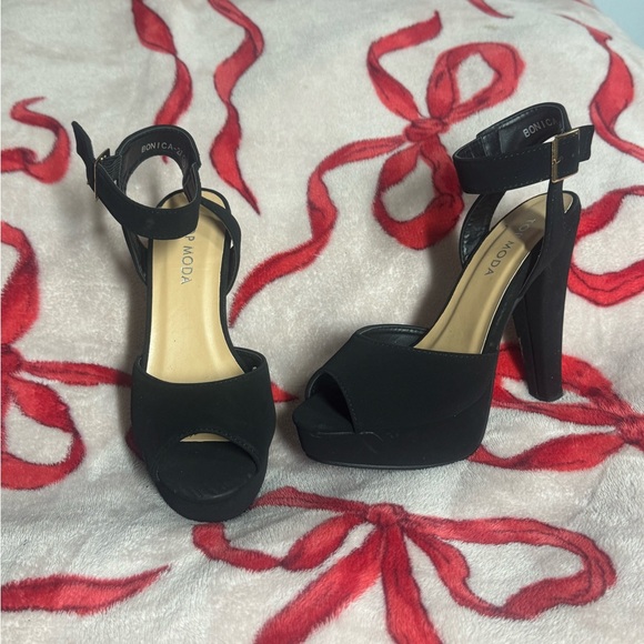 platform heels 🖤🪄 - Picture 3 of 3